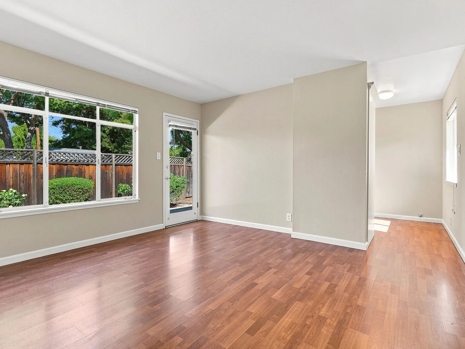 2 bed, 700 sqft, $3,950 — Photo 4
