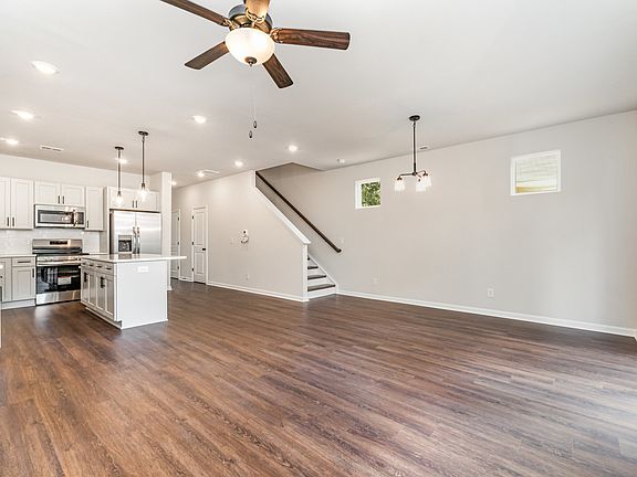 4th image of 3719 Davis Ave