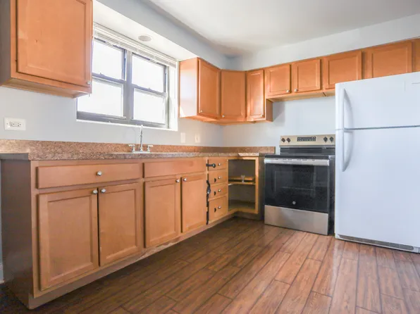 9016 Lamon Ave #2S, Skokie, IL 60077