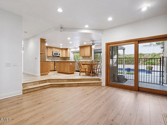 4th image of 696 Oak Point Dr