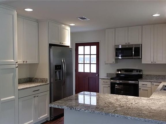 5th image of 418 S Jahncke Ave