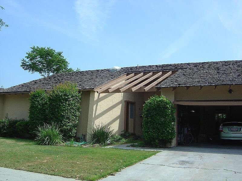 1st image of 326 Los Pinos Way