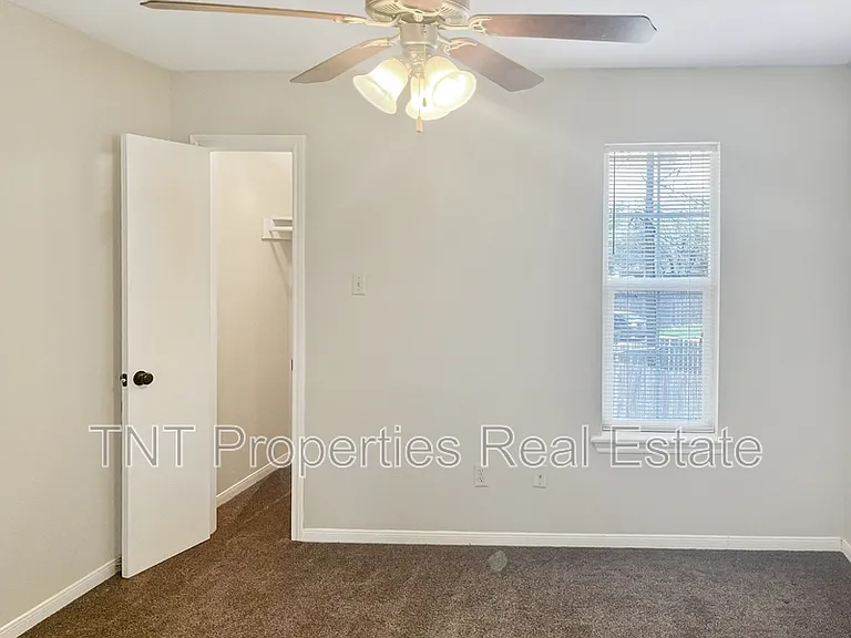 1811 Woodsman Dr #C — Photo 6