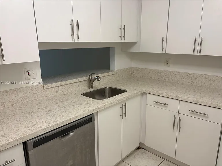 8035 SW 107th Ave #110 — Photo 4