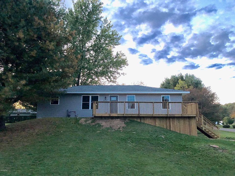 1st image of 9523 Pine Hill Dr