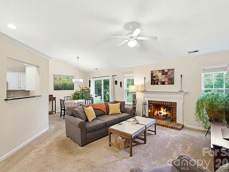 3 bed, 1500 sqft, $1,995 — Photo 3
