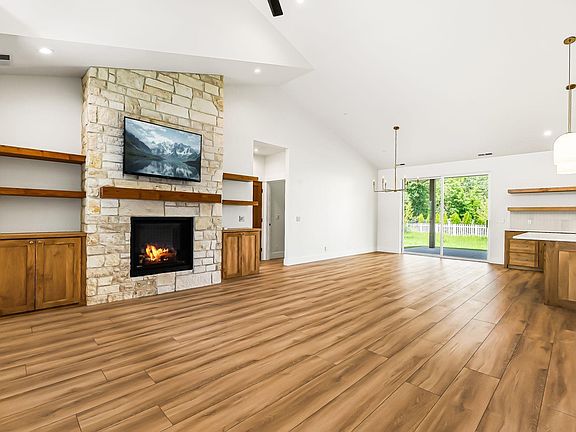 4th image of 44 Peggys Ct