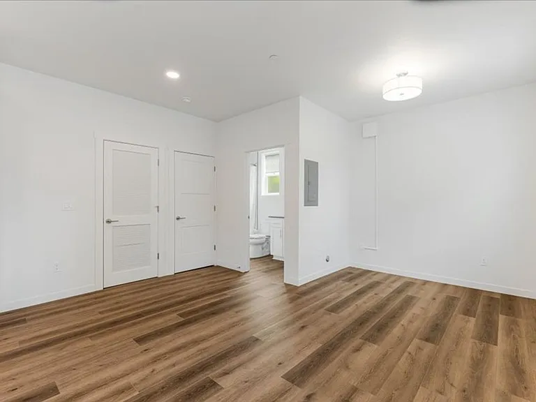 8438 SE 21st Ave — Photo 3