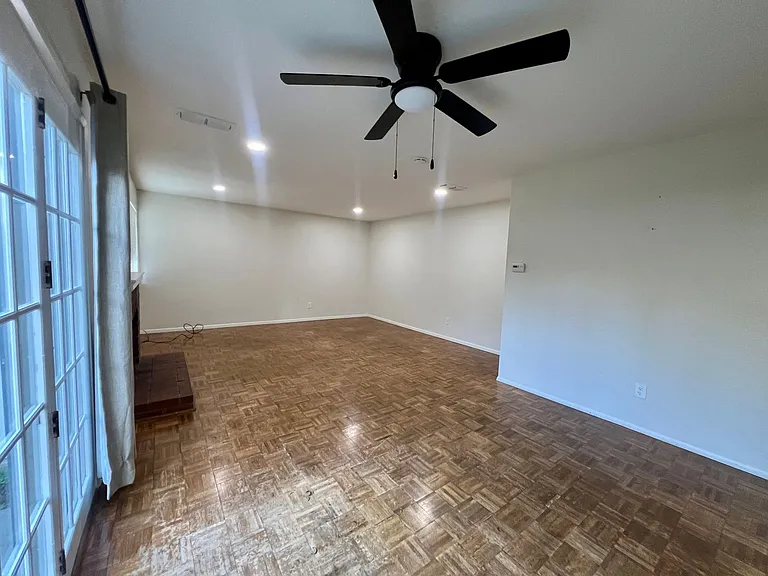 5170 Riverside Blvd — Photo 10