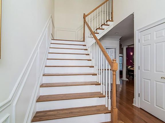 5th image of 1011 Heatherbrook Ln NE #1011