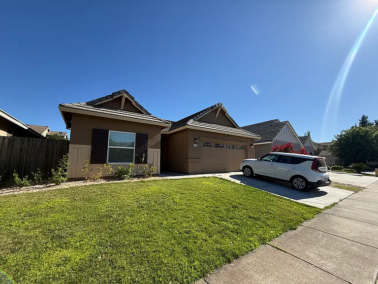 1028 Beymer Loop — Photo 1