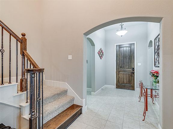 4th image of 3618 Hyde Park Dr