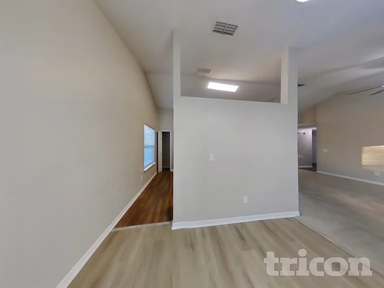 470 Shamrock Ave S — Photo 4