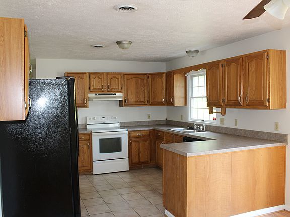 4th image of 104 Woodys Pl