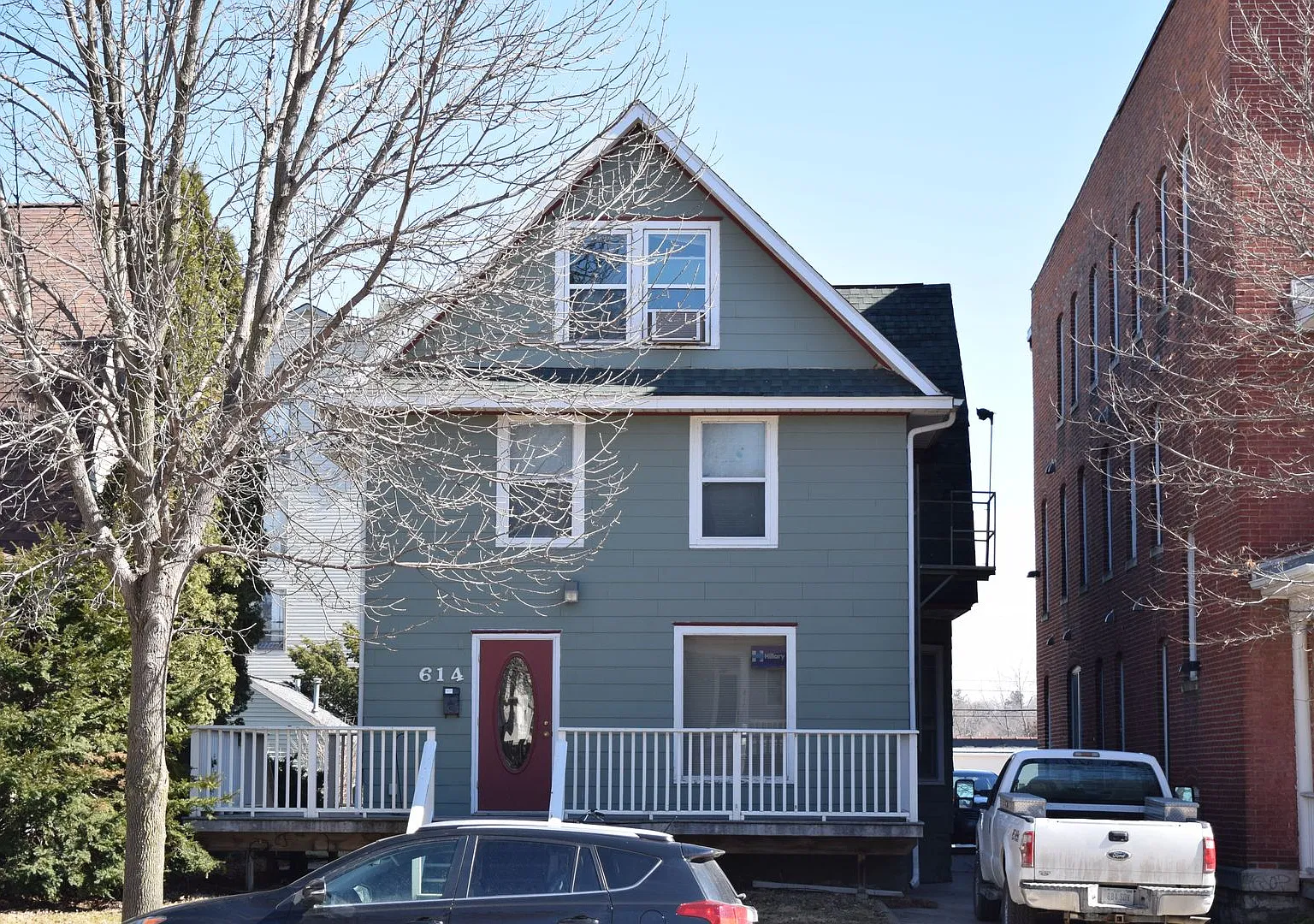 614 Clinton — Photo 1