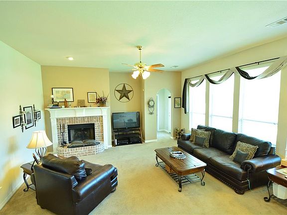 3rd image of 908 Summertrail Ct