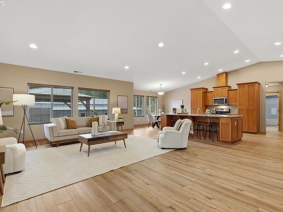 4th image of 15061 SE Orient Dr