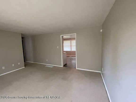 4th image of 411 Sawyer Rd