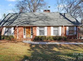 1215 Robinhood Cir, Charlotte, NC 28227