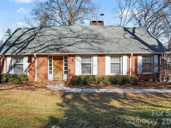 1215 Robinhood Cir, Charlotte, NC 28227