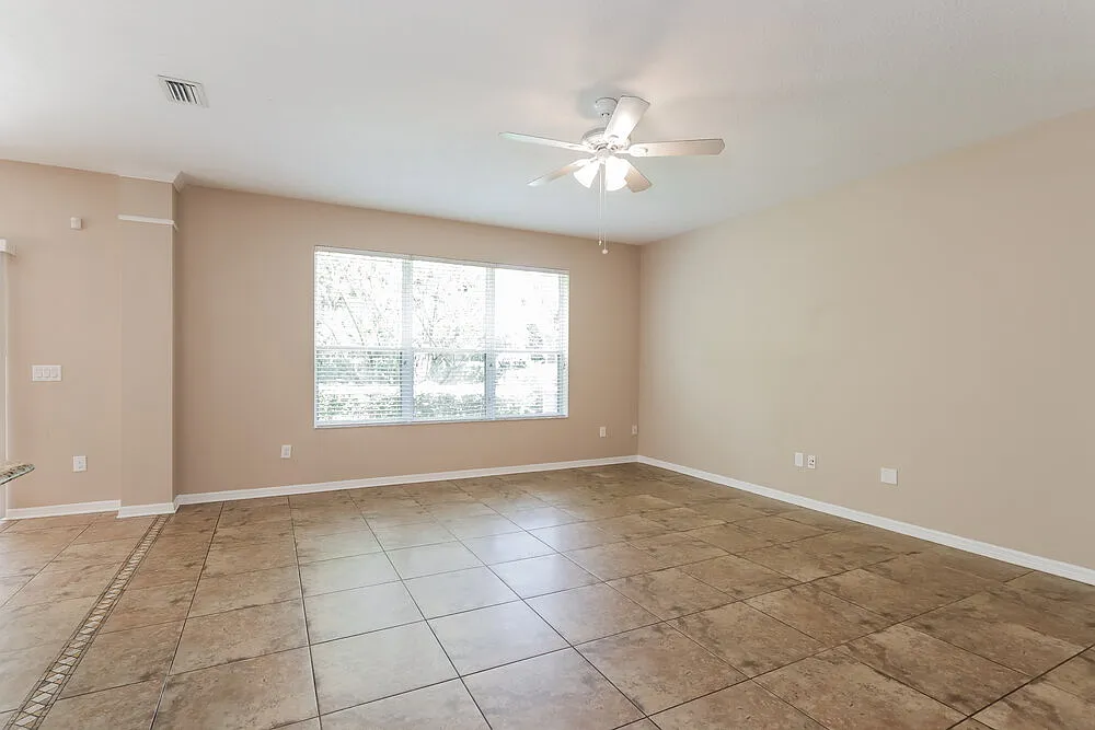 5 bed, 2.5 bath, 2641 sqft, $3,000 — Photo 4