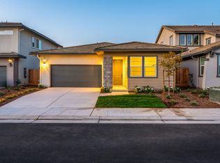 1110 Ponderosa Way W, Madera, CA 93636