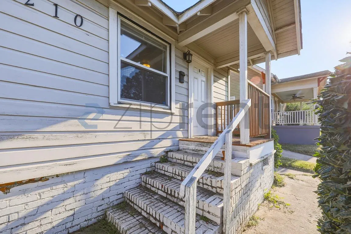 2 bed, 770 sqft, $1,575 — Photo 2