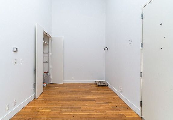 4th image of 949 Willoughby Ave APT 208