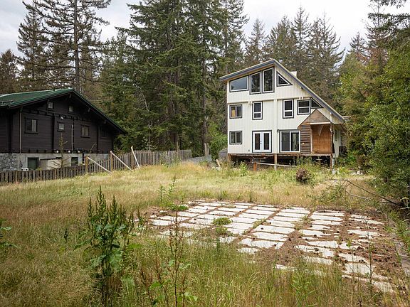 3rd image of 9199 Emerald Dr