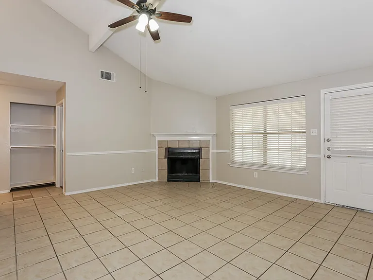 6505 Nicole Way — Photo 4