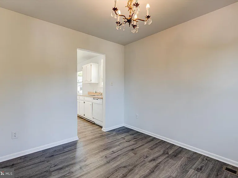 6th Pl NE — Photo 7
