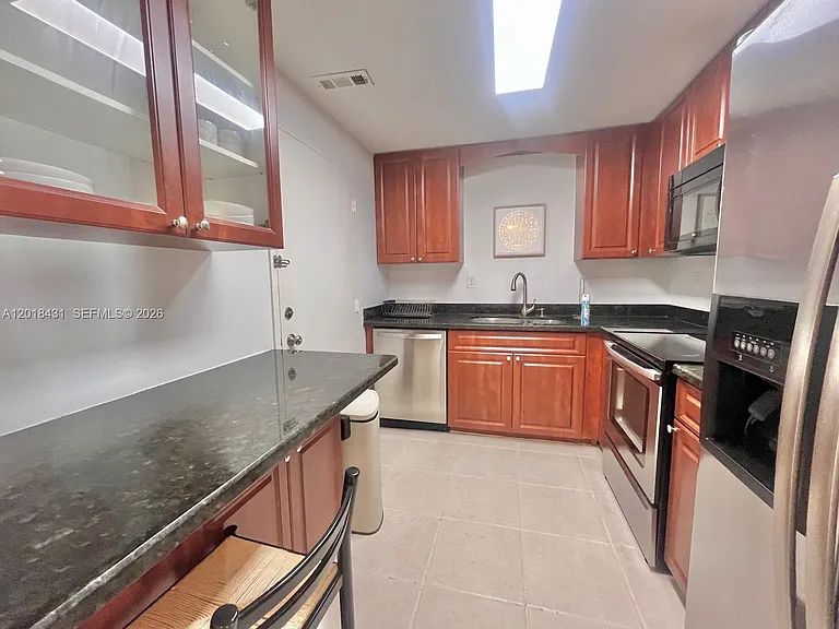 5838 Collins Ave #2D — Photo 11