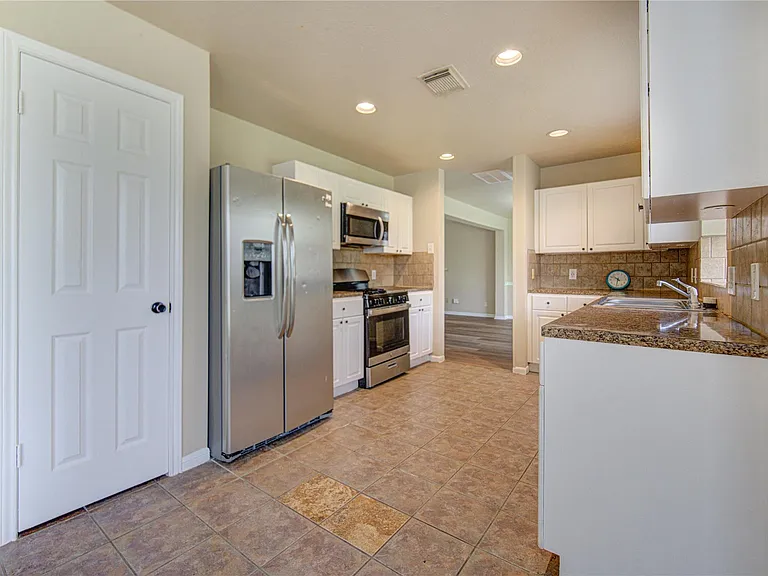 138 W New Meadows Dr — Photo 17
