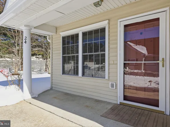 24 Avenrowe Ct, Fairless Hills, PA 19030