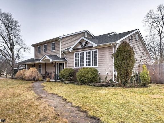 2nd image of 28 Sherwood Close