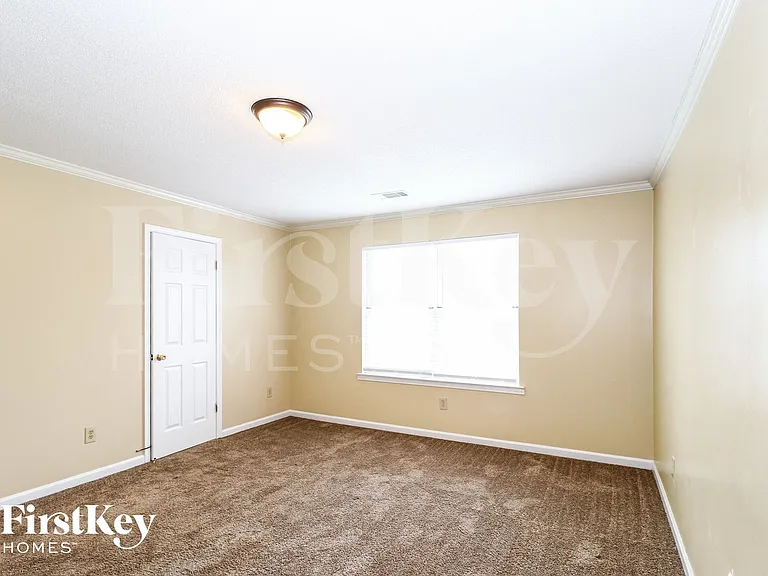 700 Walnut Woods Cv S — Photo 11