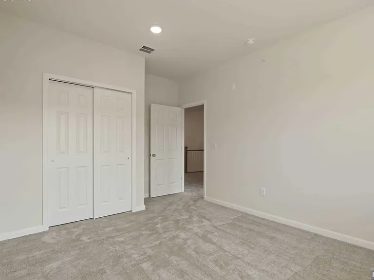 7 Leahy Dr — Photo 32