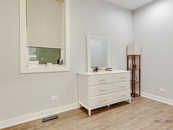 4th image of 1346 N Artesian Ave #2
