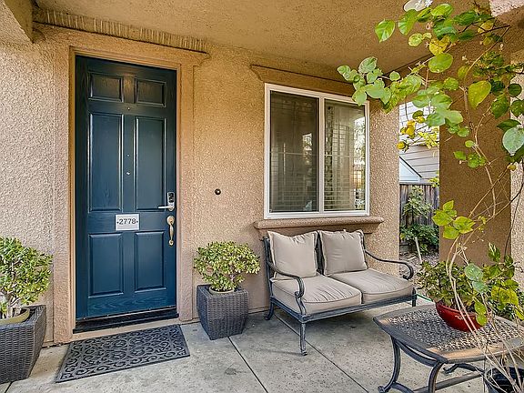 3rd image of 2778 Nicolson Cir