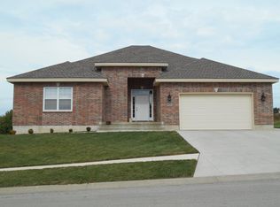 2200 NE Sparta Dr, Blue Springs, MO 64029