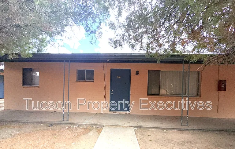 8922 S Nogales Hwy — Photo 1
