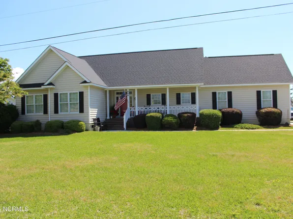 906 Davis Place, Morehead City, NC 28557