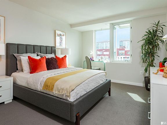 4th image of 555 4th St Unit 611