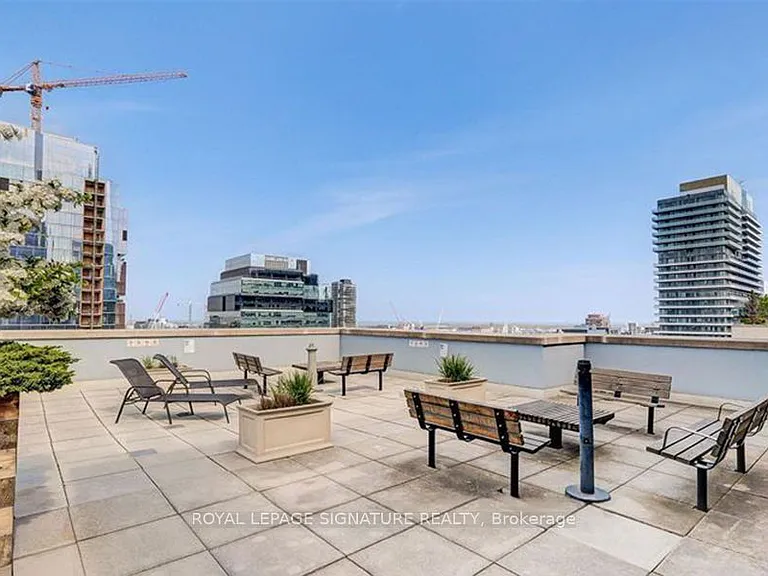230 King St E #321 — Photo 13
