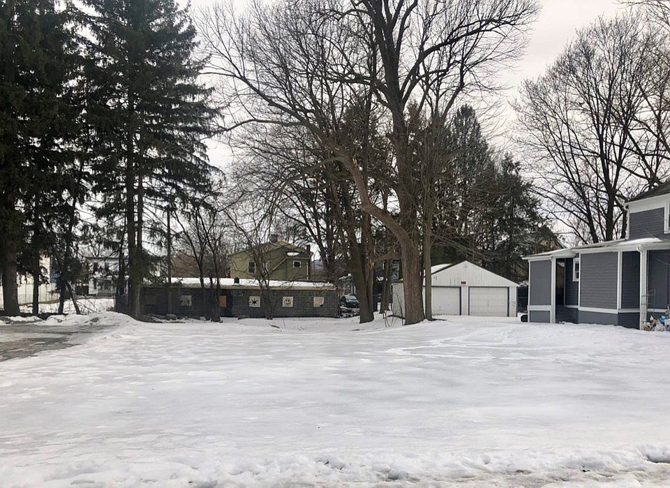 2nd image of 371 W Gray St