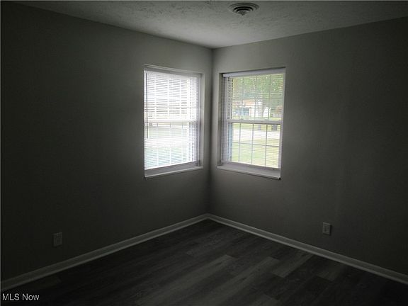 5th image of 6453 Poplar Dr