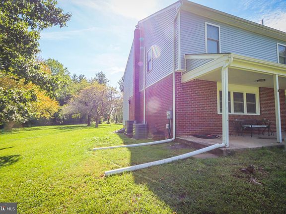 3rd image of 279 Schoolhouse Rd