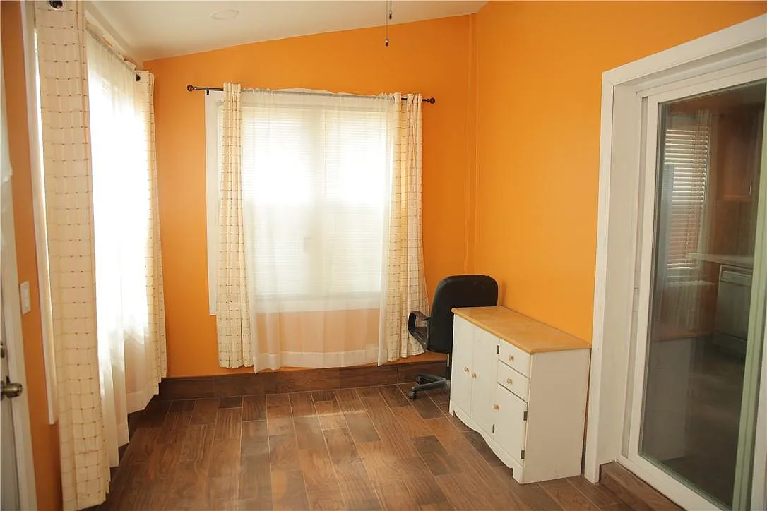 3 bed, 1293 sqft, $3,500 — Photo 3