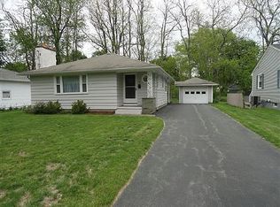 3 Fiora Dr, Fairport, NY 14450