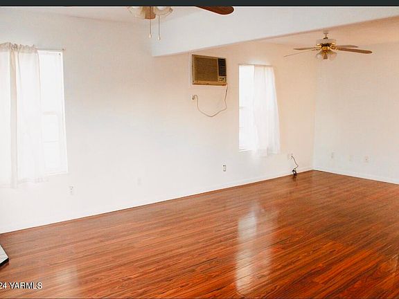 3rd image of 324 N 32nd Ave